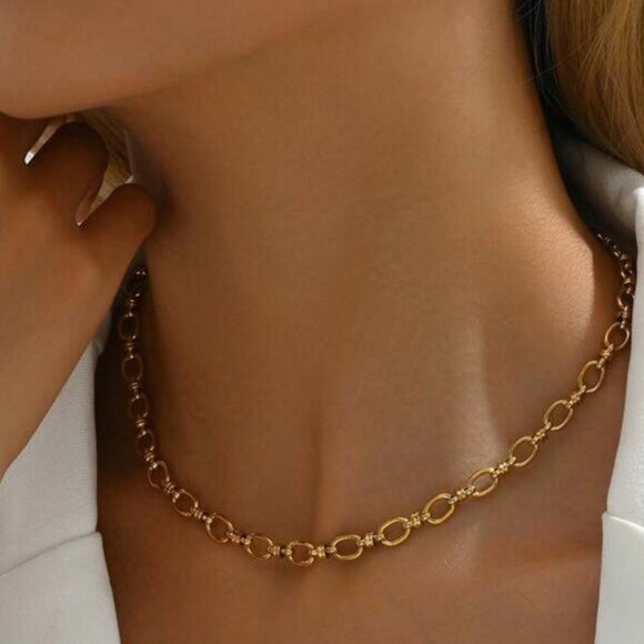 18K Gold Filled Oval Link Chain Choker Necklace (15.7" + 1.7") - Picture 3 of 4